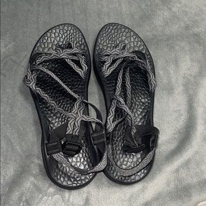 CHACO’S SANDALS ⚡️💛🖤